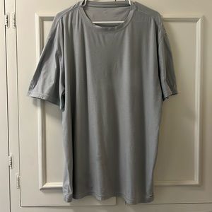 Vuori men’s XXL tee - light grey